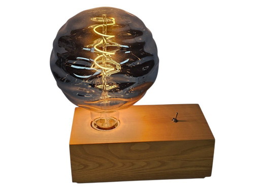 Es geht um die Tischleuchte Romy - Kobe Modell - Eschenholz - 2022