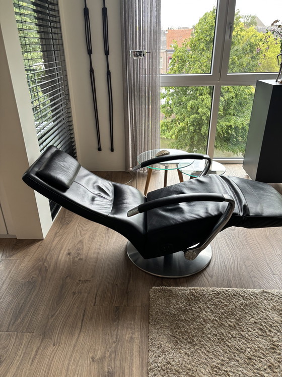 Image 1 of Te koop mooie zwartleren relaxstoel oplaadbaar