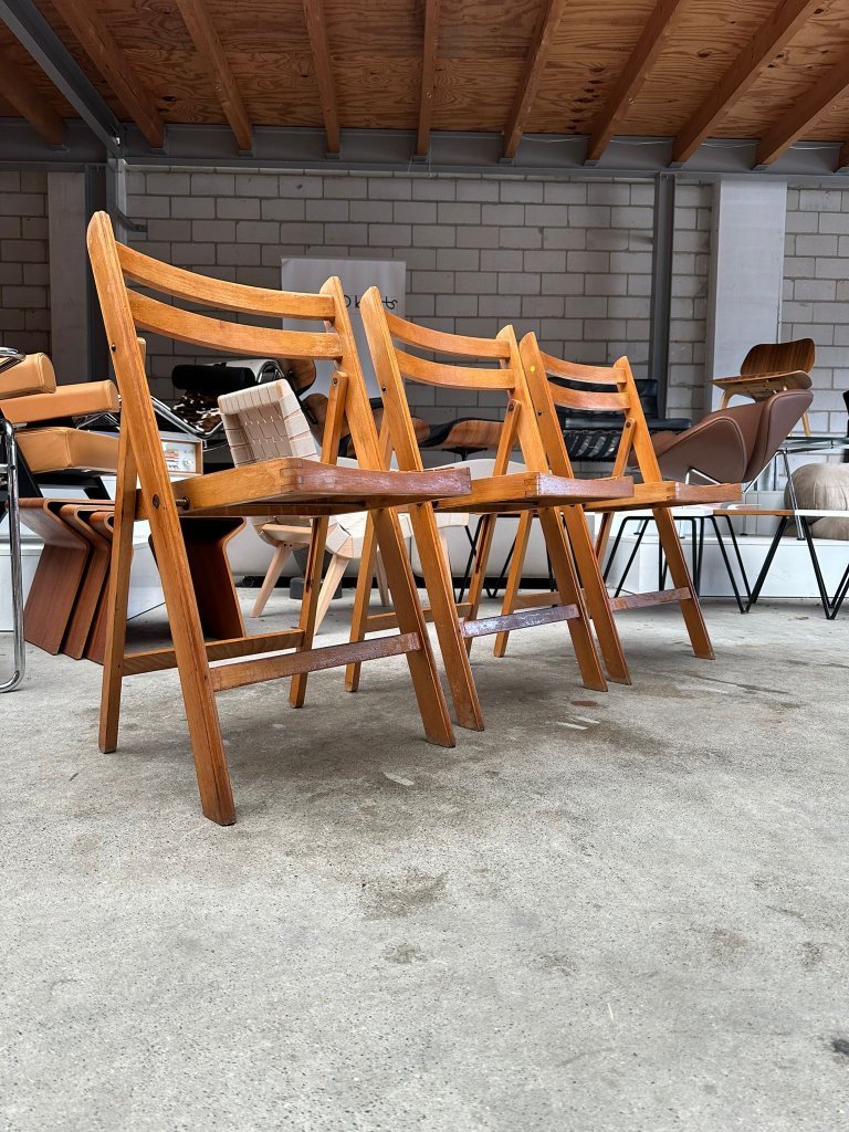 Vintage wooden folding chairs (several available) | €60 | Whoppah