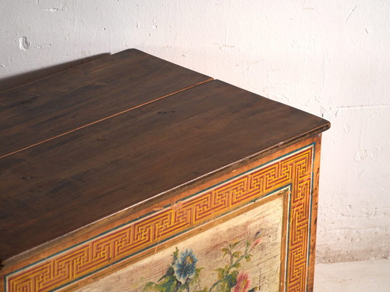 Baule cinese antico con pannello dipinto in olmo – Cina, circa 1900 – Cassettiere (photo 21 of 40)