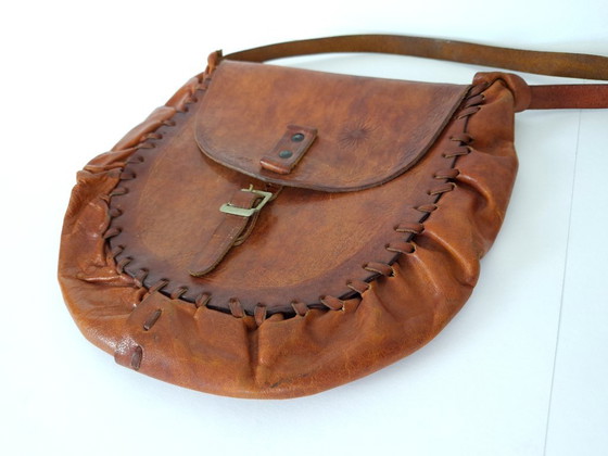 Image 1 of Vintage handtas van bruin leer met reliëf: handgemaakte boho schoudertas