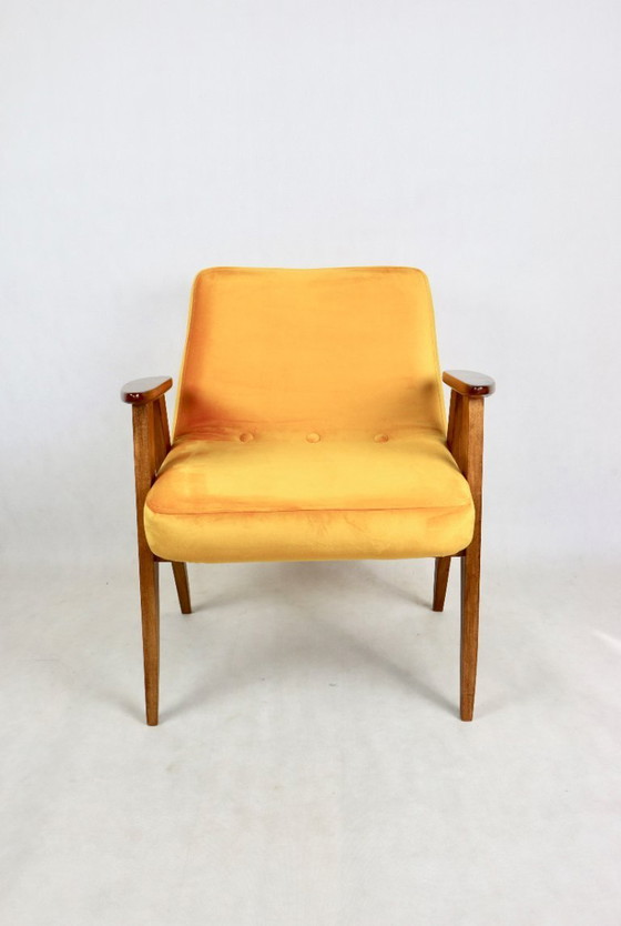 Image 1 of Gelbgoldener Sessel Modell 366 von Józef Chierowski, 1970er Jahre