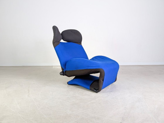 Image 1 of Silla original Cassina Wink Toshiyuki Kita tela negra azul