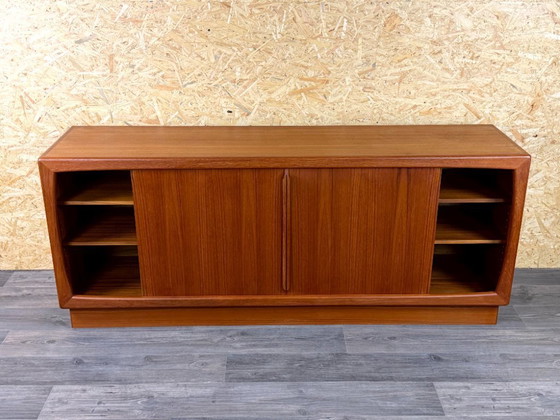 Image 1 of Dressoir/ladekast van teakhout uit de jaren 60/70 van Dyrlund, gemaakt in Denemarken.