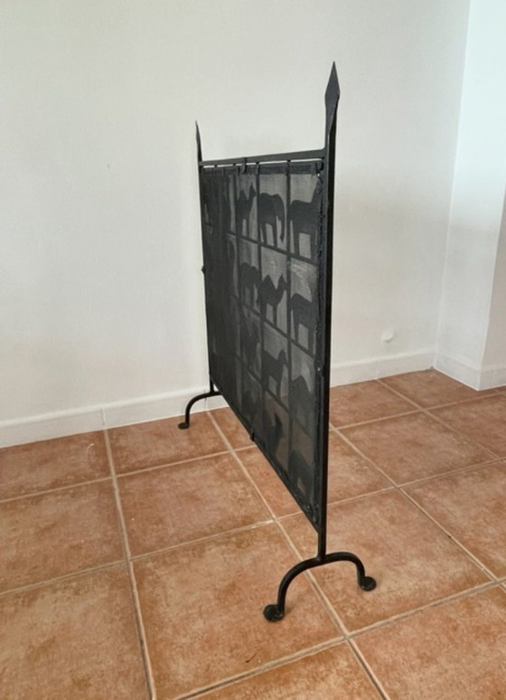 Image 1 of Parascintille in ferro battuto a forma di animale, stile Atelier Marolles, Francia, 1950