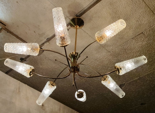 Lustre moderniste 8 feux en métal doré et verre - mid.XXeme
