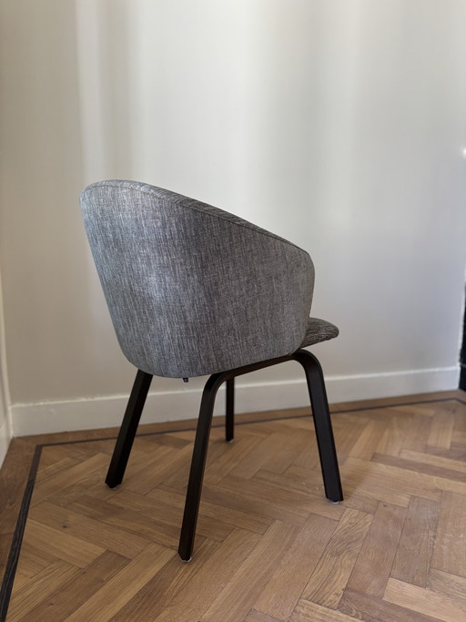 4 chaises Arco closes