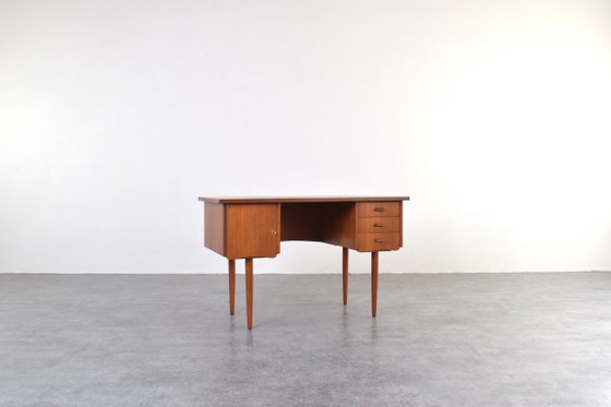 Escritorio danés de teca de mediados de siglo, década de 1960. – Wood (photo 3 of 20)