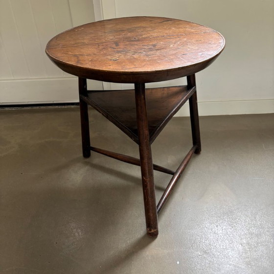Image 1 of Antique wooden tripod table, shaped as a so-called ‘Cricked table’. Late 18th century