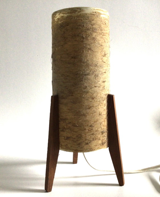 Image 1 of Lampada da tavolo a treppiede in fibra di vetro vintage