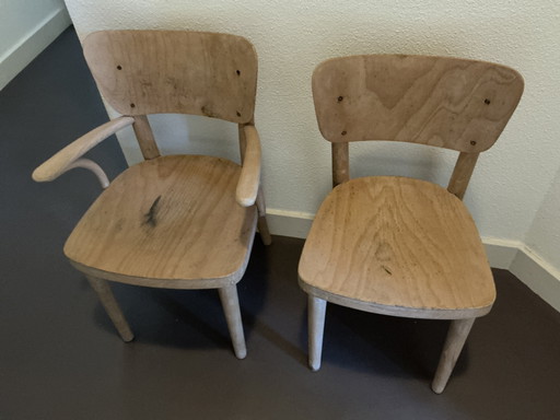 2 Kinder/Schulstühle
