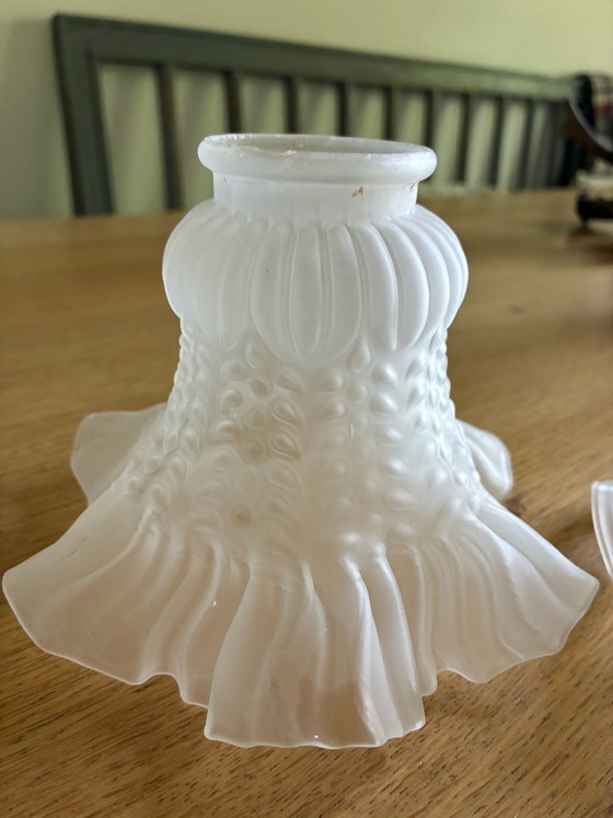 2 Lampenschirme aus mattiertem Glas für Pendelleuchten (photo 3 of 11)