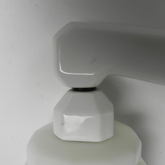 Image 1 of Porseleinen Art Deco wandlamp met opaline kap, jaren 30