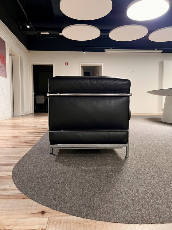 Image 1 of Cassina Corbusier LC2 3 posti