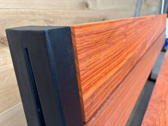 Image 1 of Panca da giardino Padouk con struttura in acciaio