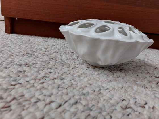 Image 1 of vaso di tulipani in terracotta d'epoca