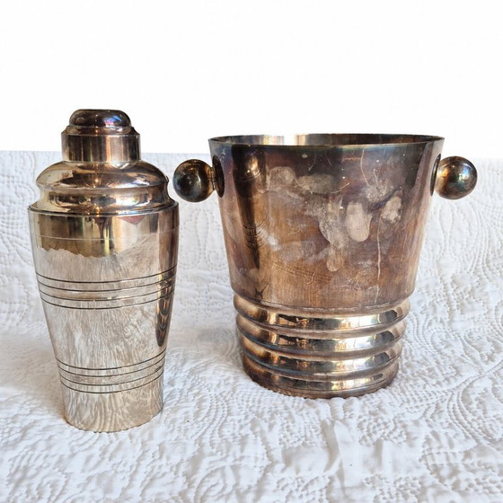 Ensemble de bar en métal argenté de style Art Déco – Seau à champagne et shaker – Accessoires de table (photo 10 of 19)