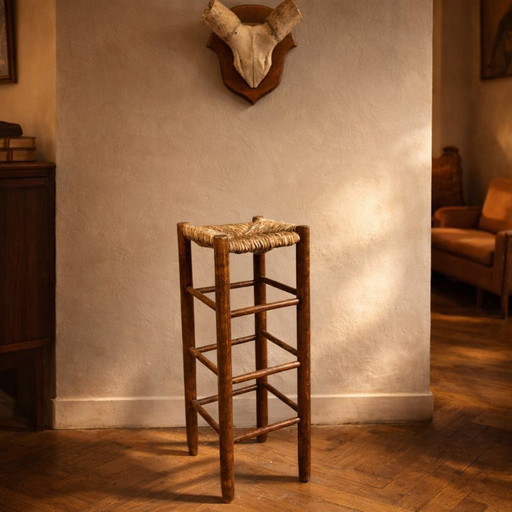 Tabouret de bar vintage style rustique en bois massif avec assise en jonc