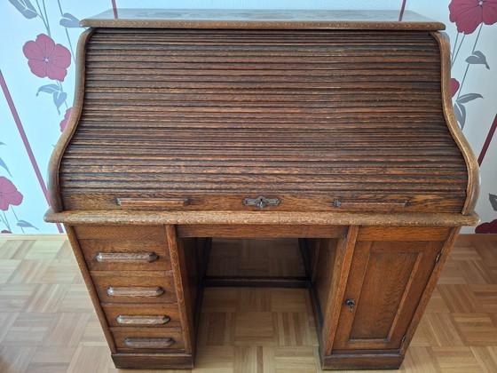 Image 1 of Scrivania antica in rovere con piano a rullo – completamente funzionale con chiave