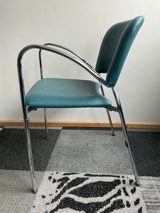 Buisframe stoel van Krijn Hamelink voor CAR Katwijk