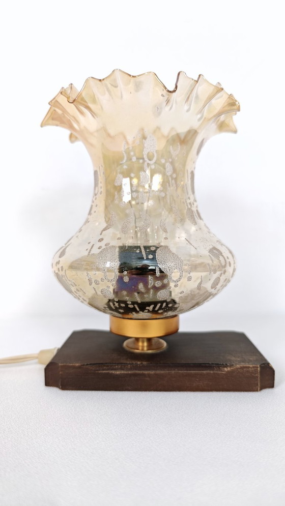 Lampe vintage en verre ambré, base en bois années 70, lampe de chevet, lampe tempête rétro, Sijaj Hrastnik (photo 3 of 7)