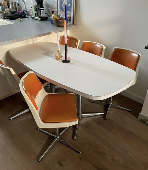 6 x JP Edmonds-Alt drehbare Schalensitze + Esstisch