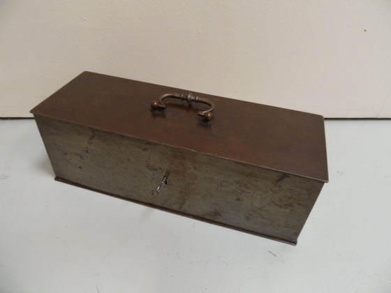 Image 1 of Vintage metalen geld kist