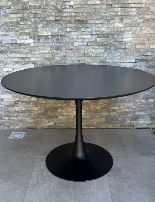 Table ronde en bois noir avec piètement en métal juntoo
