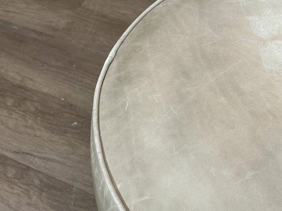 Image 1 of pouf in pelle color tortora