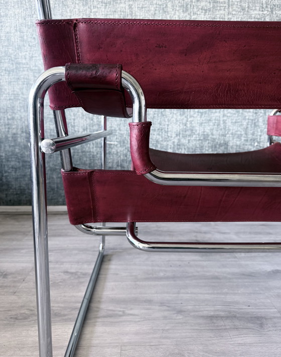 Image 1 of Poltrona vintage Wassily di Marcel Breuer per Fasem, in pelle rosso bordeaux.