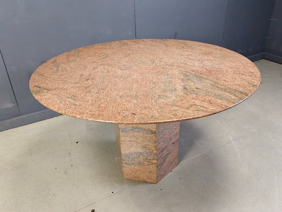 Image 1 of Table de salle à manger ronde vintage en granit, 1970