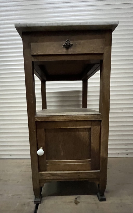 Beautiful antique French bedside table with a marble top. Height: 82cm. Top 40x40cm. – nachtkastjes, Wood (photo 2 of 6)