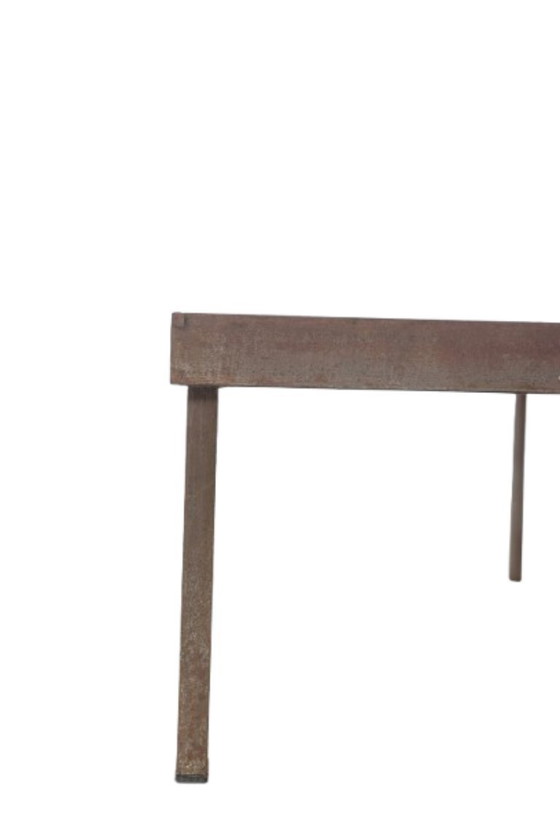 Image 1 of Capron. Tavolino "navette" in gres smaltato nero e rosso. 1960 circa.