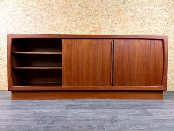 Image 1 of Dressoir/ladekast van teakhout uit de jaren 60/70 van Dyrlund, gemaakt in Denemarken.
