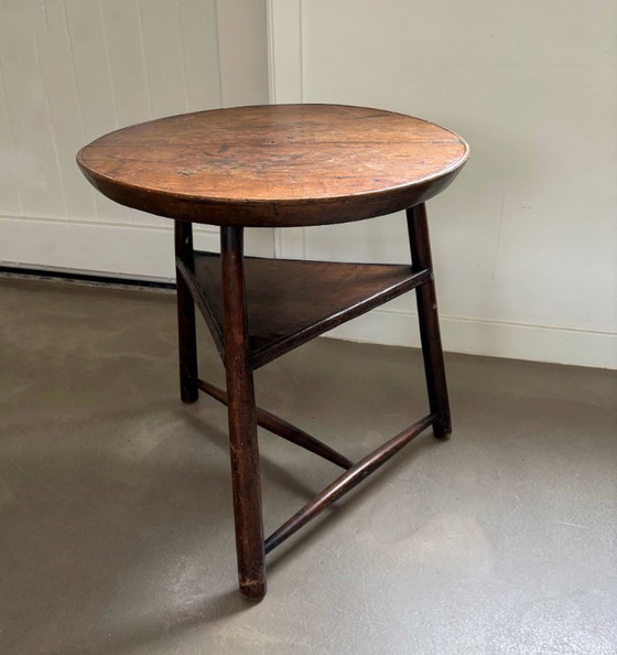 Image 1 of Antique wooden tripod table, shaped as a so-called ‘Cricked table’. Late 18th century