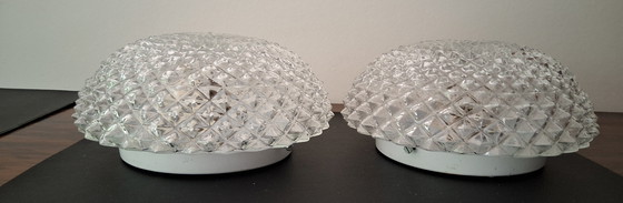 Image 1 of 2 lampade da soffitto vintage Rilievo di ananas Rosone da soffitto massiccio e bianco