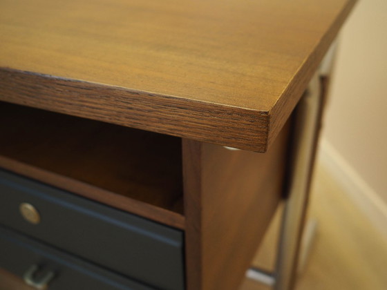 Image 1 of Scrivania in noce, design italiano, anni '70, realizzata in Italia.