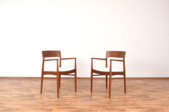 Image 1 of Fauteuils danois en teck par Henning Kjærnulf pour Korup Stolefabrik, 1960S, ensemble de 2