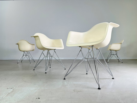 Image 1 of Set of 4 Vitra Chairs Charles & Ray Eames Plastic Armchair Dar Re