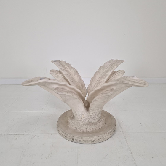 Image 1 of Mesa de centro italiana "Flor" de yeso con placa redonda tallada en facetas, años 70