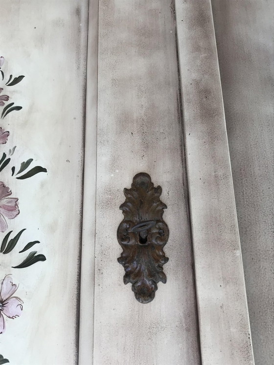 Armoire Double avec Motif Floral Peint à la Main (photo 11 of 14)