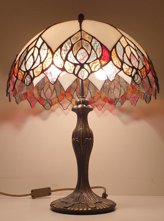 Image 1 of Large (52cm) Tiffany Stained Glass Table Lamp Peacock Feathers