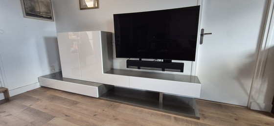 Image 1 of Roche Bobois TV-Möbel, weiß und champagnerfarben lackiert