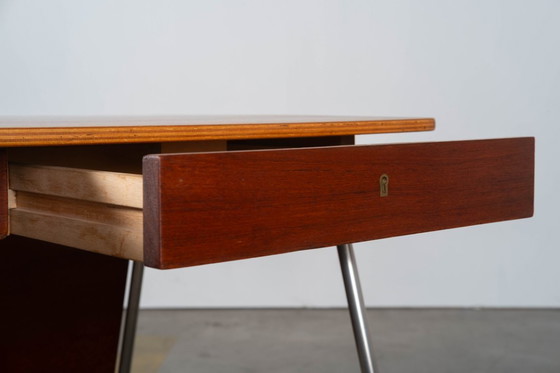 Image 1 of Escritorio de profesor muy raro de Arne Jacobsen