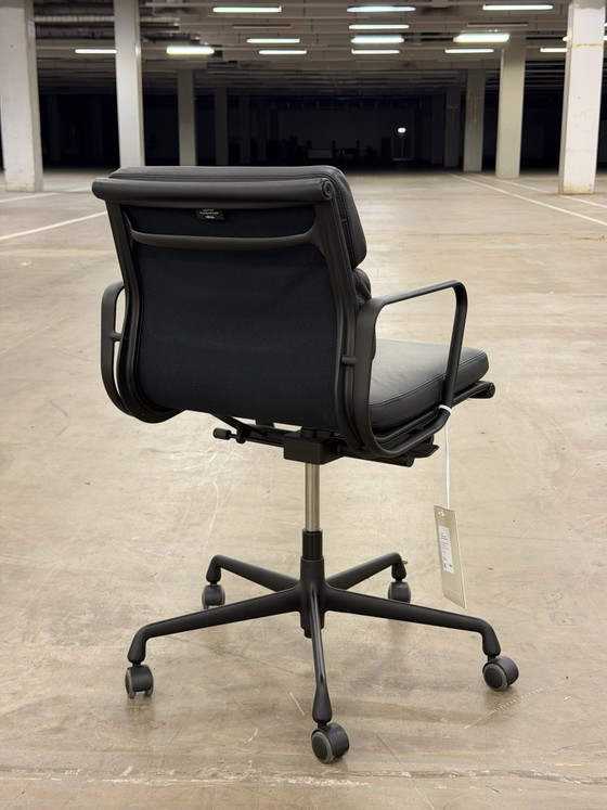 Vitra EA 217 Soft Pad Chair – Fauteuils, Leer (photo 12 of 13)