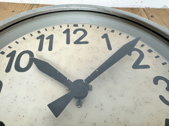 Image 1 of Grijze industriële fabriekswandklok van Chronotechna, jaren 50