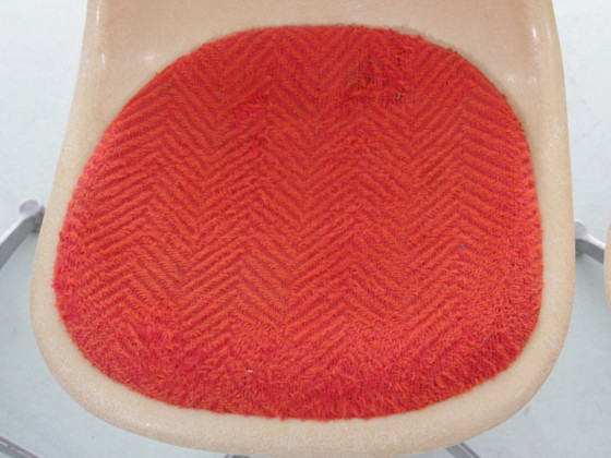 Image 1 of Suite aus 4 drehbaren Space Age-Stühlen. Bezug aus dem Original. Charles Eames - Herman Miller