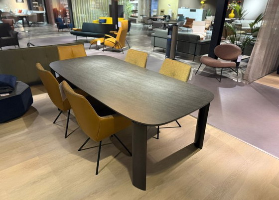 Image 1 of Leolux Tico Dining Table