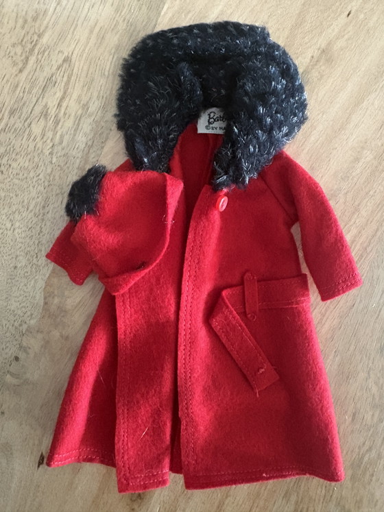 Image 1 of Barbie vintage avec plein de vêtements