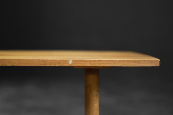 Image 1 of Table basse scandinave vintage en bois de cerisier avec étagère tissée, Mid Century Modern, 1960s